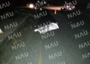 Un motociclista pierde al vida al estrellarse en camellón central de la carretera costera