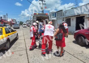 Un lesionado deja accidente de moto contra camioneta