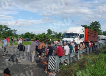 Automovilistas, empresarios, traileros y estudiantes piden que se aplique la ley a migrantes