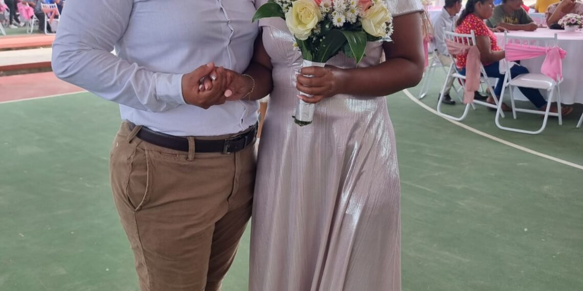 En bodas colectivas se casan 36 parejas