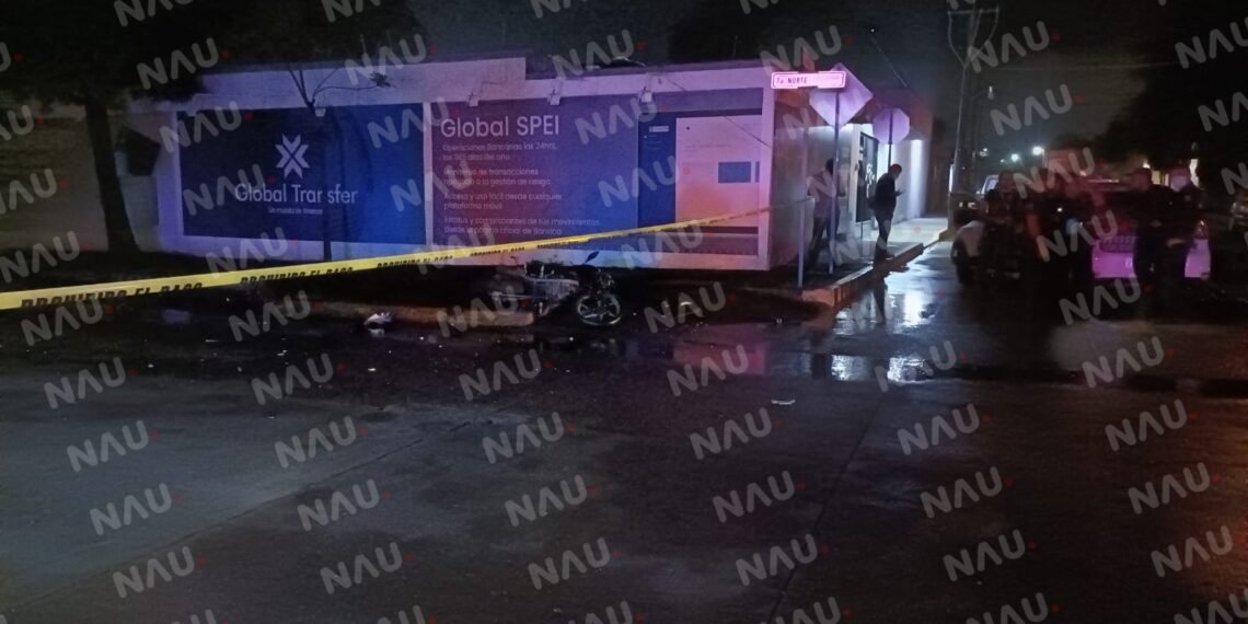 Muere motociclista al impactarse contra una camioneta