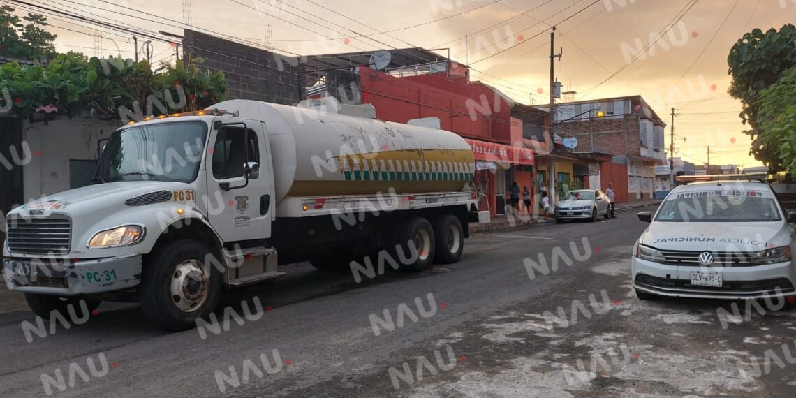 Corto circuito en cableado de aire acondicionado, moviliza a cuerpos policíacos