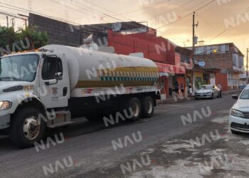 Corto circuito en cableado de aire acondicionado, moviliza a cuerpos policíacos