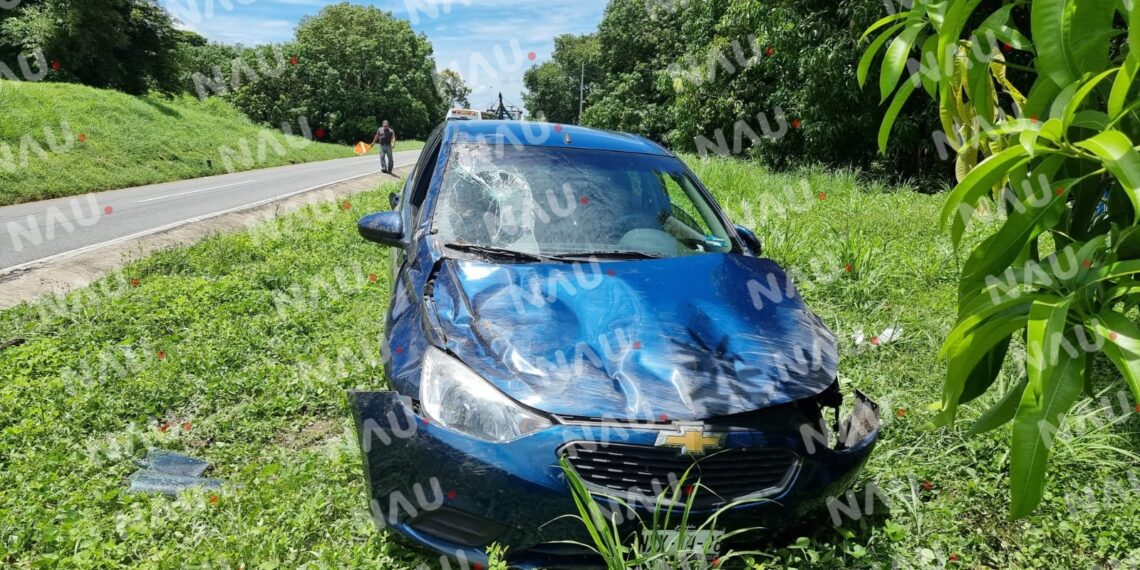 Se volcaron en la carretera Costera