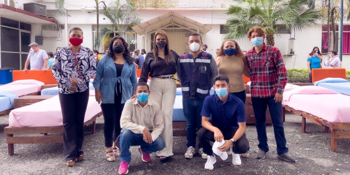 PROCURAR EL BIEN A QUIENES DIERON SUS MEJORES AÑOS POR NUESTRA VIDA ES SEGUIR EDIFICANDO UN MEJOR FUTURO: ROSY URBINA