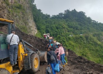 ACTIVAN PROTOCOLOS DE ATENCIÓN INMEDIATA ANTE DERRUMBES EN LA ZONA ALTA DE TAPACHULA