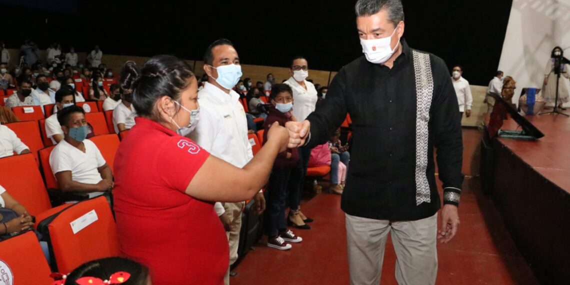 Entrega Rutilio Escandón equipamiento y materiales para la educación comunitaria del Conafe