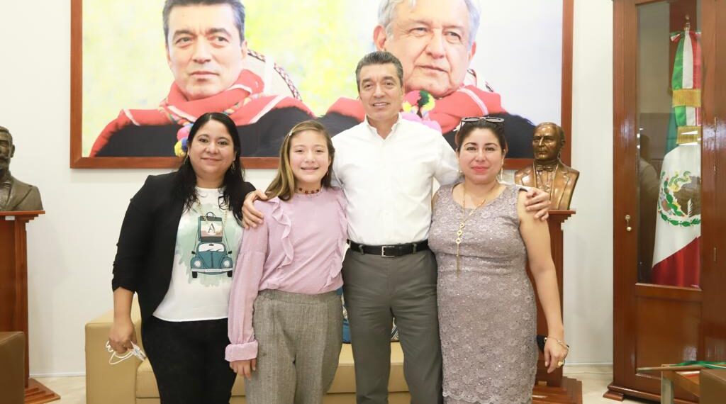 Se reúne Rutilio Escandón con la niña genio chiapaneca Michelle Alejandra Arellano Guillén