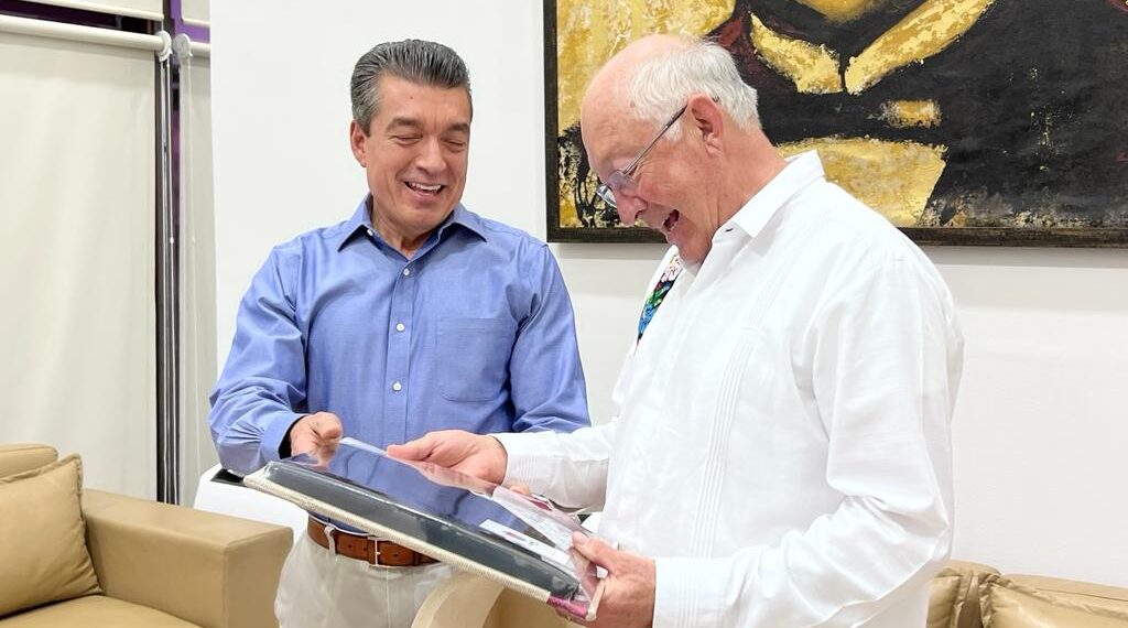 Rutilio Escandón se reúne con el embajador de EUA en México, Ken Salazar