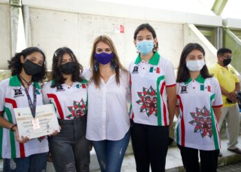 ENTREGAN RECONOCIMIENTOS AL MÉRITO JÓVEN SOCONUSCO