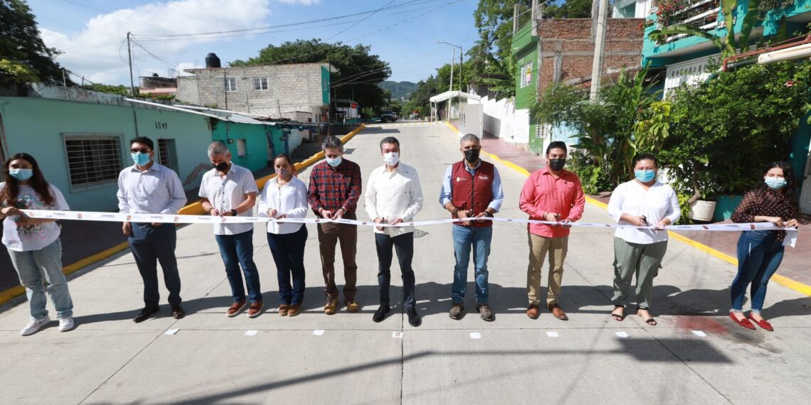Inaugura Rutilio Escandón pavimentación de la calle Segunda Oriente Sur, en el Barrio San Francisco