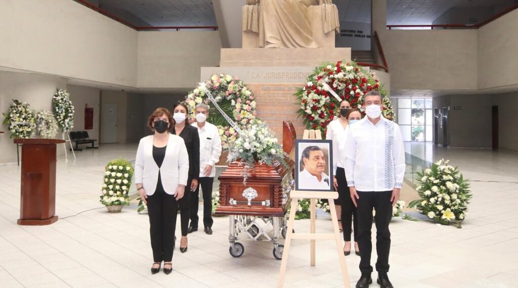 Acude Rutilio Escandón a homenaje póstumo al magistrado presidente del Poder Judicial del Estado