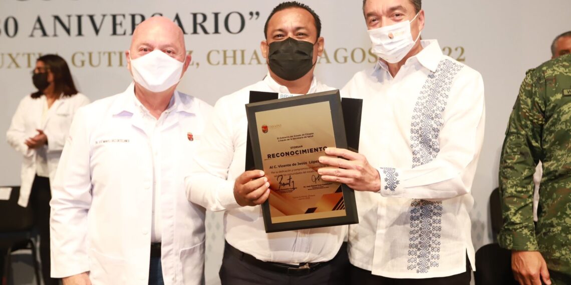 Entrega Rutilio Escandón reconocimientos y estímulos a técnicos en Atención Primaria a la Salud