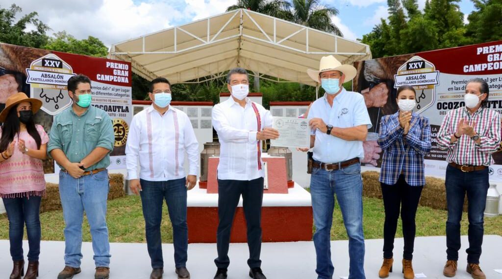 En Ocozocoautla, Rutilio Escandón inauguró XXV Concurso Estatal de la Vaca Lechera