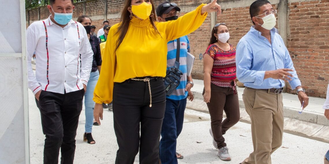 LA OBRA DE LA 11 SUR PROLONGACIÓN TRAERÁ SEGURIDAD Y PROGRESO AL SUR ORIENTE DE TAPACHULA: ROSY URBINA