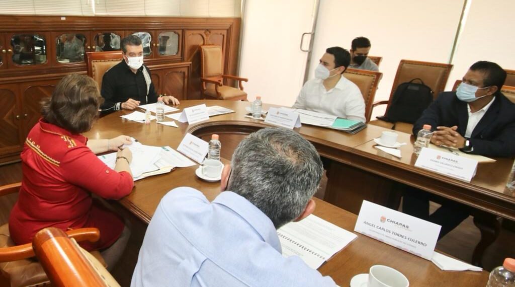 Rutilio Escandón se reúne con integrantes de la Gerencia Regional División Sur-Sureste de la CFE