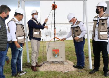 En Comitán, Rutilio Escandón arranca reconversión hospitalaria y construcción de Clínica de Parto Humanizado