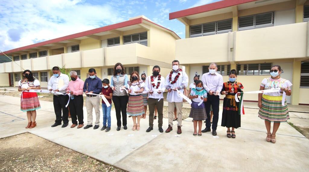 En Las Margaritas, Rutilio Escandón inaugura aulas y obras de exterior en la Primaria Eulalio Gutiérrez