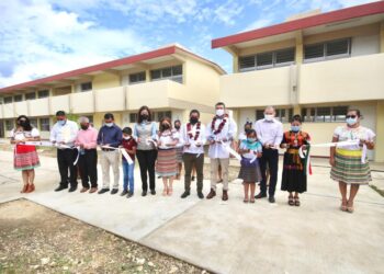 En Las Margaritas, Rutilio Escandón inaugura aulas y obras de exterior en la Primaria Eulalio Gutiérrez