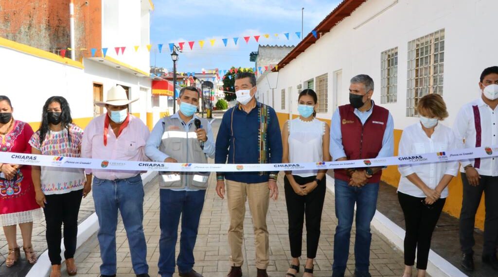 Inaugura Rutilio Escandón pavimentación de calles e infraestructura social y deportiva en Las Rosas
