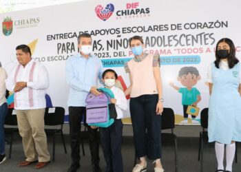 En Palenque, Rutilio Escandón arranca entrega de apoyos escolares para niñas, niños y adolescentes