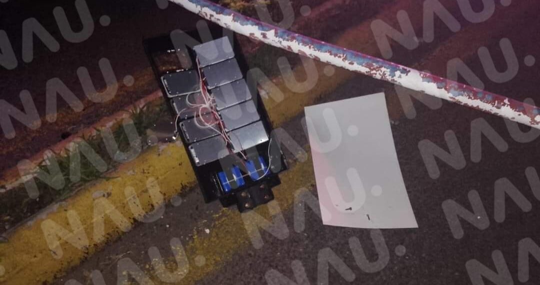 Despistado conductor de camioneta derriba poste de alumbrado público en Cacahoatán