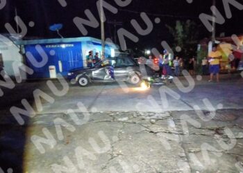 Motociclista se impacta contra automóvil en Cacahoatán