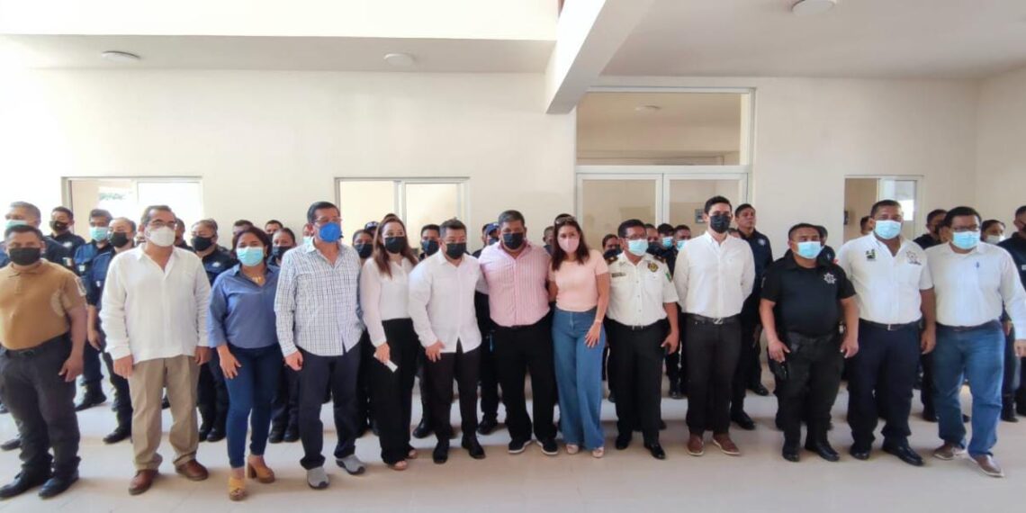 ALCALDE DE HUIXTLA C.P. CARLOS EDUARDO SALAZAR GAM DA INICIO A LOS CURSOS DE PROFESIONALIZACIÓN A ELEMENTOS DE LA POLICÍA MUNICIPAL