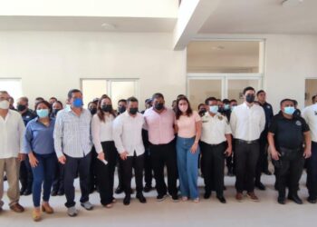 ALCALDE DE HUIXTLA C.P. CARLOS EDUARDO SALAZAR GAM DA INICIO A LOS CURSOS DE PROFESIONALIZACIÓN A ELEMENTOS DE LA POLICÍA MUNICIPAL