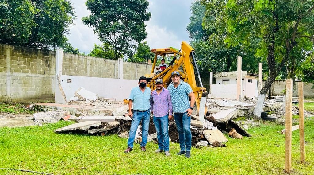 Destina gobierno del estado aulas y sanitarios para prepa Cacahoatán