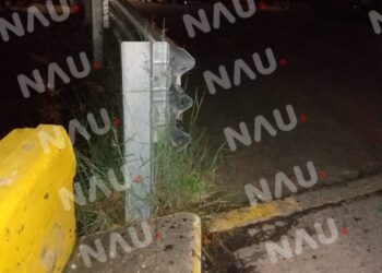 Se destrozó la rodilla al estrellarse contra barra metálica