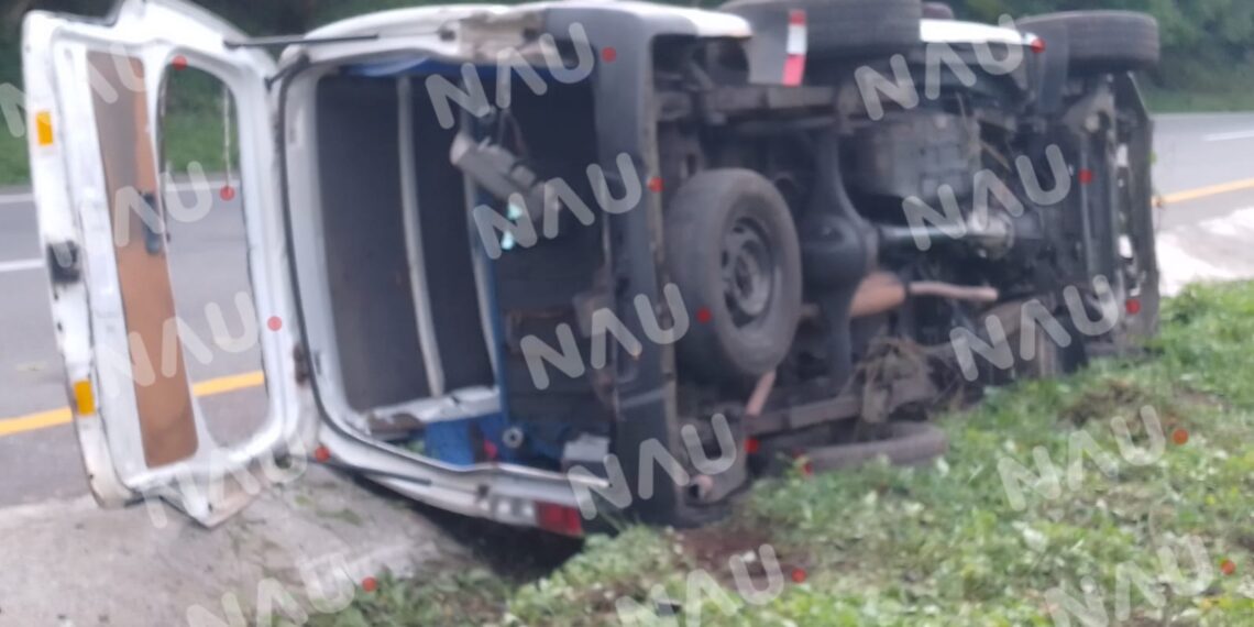 4 lesionados deja volcadura de unidad de pasaje en Maspstepec