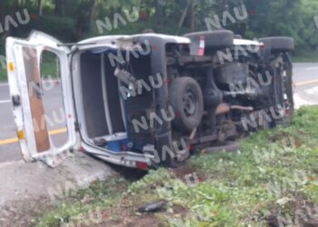 4 lesionados deja volcadura de unidad de pasaje en Maspstepec