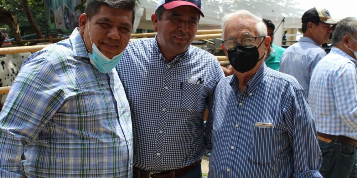 Apertura el alcalde Carlos Eduardo Salazar Gam el “Día de Campo Ganadero” en el Municipio de Huixtla.