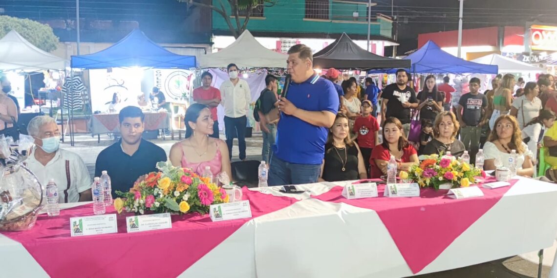 Con motivo del mes de la juventud el Ayuntamiento de Huixtla  llevó a cabo el bazar juvenil