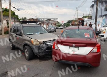 Taxi foráneo se pasó la vía de preferencia y ocasionó accidente