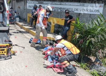 Presuntos elementos de seguridad pública municipal golpean y abandonan a una persona “Vídeo”