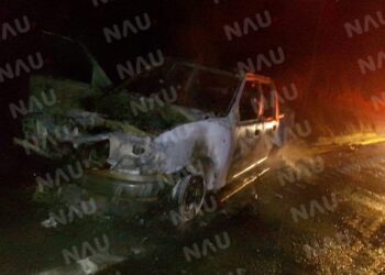 Se quema Vehículo en la costera