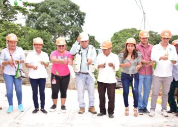 El Presidente Municipal Carlos Eduardo Salazar Gam inauguró la obra de pavimentación mixta