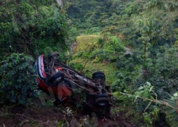 Confirman volcadura de un camión de 3 toneladas en la sierra de MOTOZINTLA