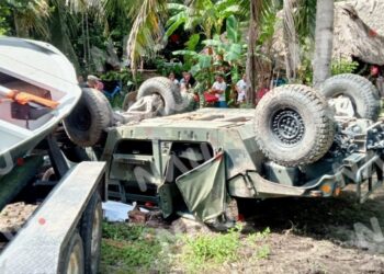 Seis elementos lesionados al volcarse una hummer de la SEDENA