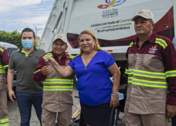 SONIA ELOINA ENTREGA CAMIONES COMPACTADORES DE BASURA Y EQUIPO PARA ELEMENTOS DE LIMPIA MUNICIPAL DE SUCHIATE.