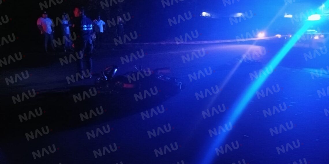 Muere motociclista al ser atropellado por una combi colectiva