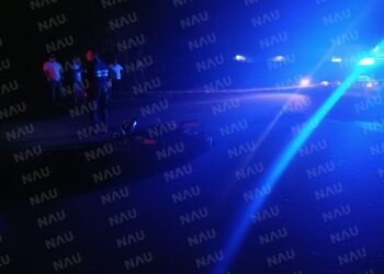 Muere motociclista al ser atropellado por una combi colectiva