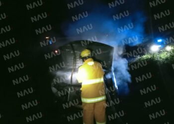 Se incendia vehículo en la colonia Campestre