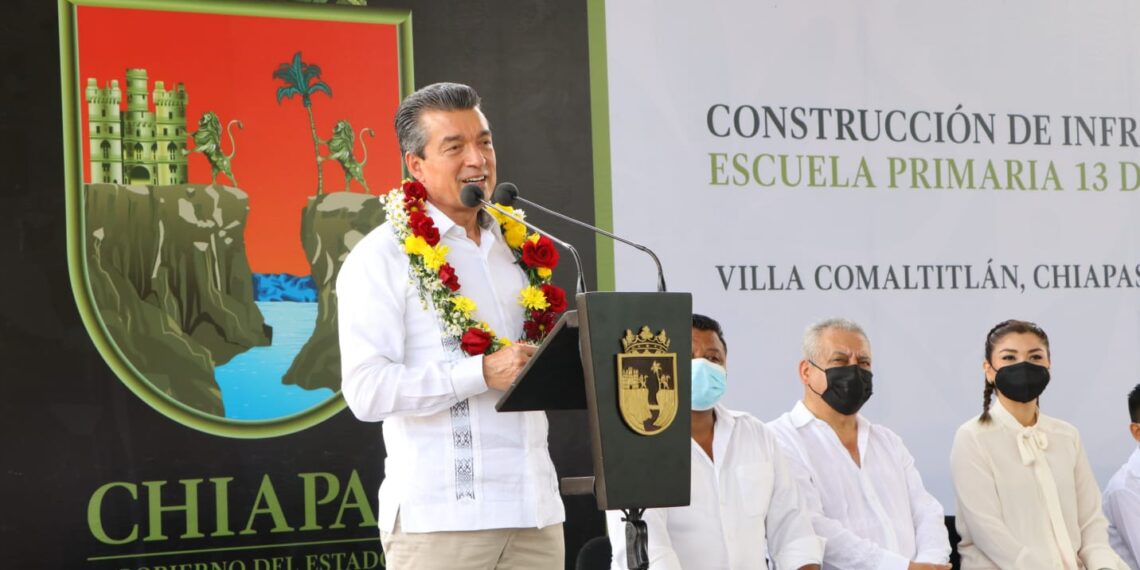 En Villa Comaltitlán, Rutilio Escandón inaugura espacios educativos de la Primaria 13 de Enero