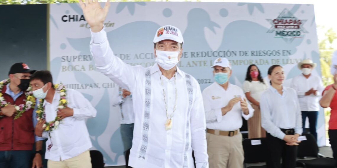 Entrega Rutilio Escandón mejoramiento de imagen urbana del Embarcadero Chocohuital, en Pijijiapan