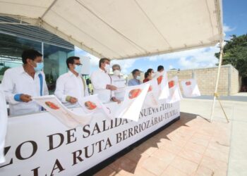 Rutilio Escandón da banderazo de salida a la nueva flota vehicular de la ruta Berriozábal-Tuxtla