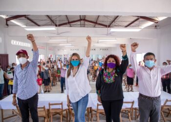 INAUGURA ROSY URBINA CASA EJIDAL EN 20 DE NOVIEMBRE