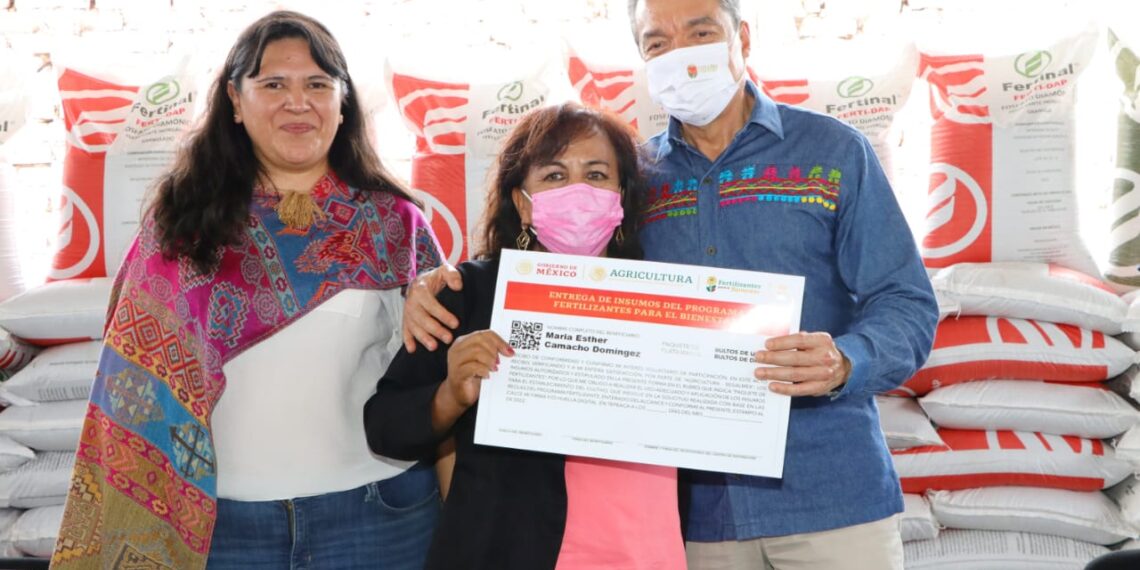 Rutilio Escandón entrega fertilizantes a más de 2 mil 400 productores de Jiquipilas